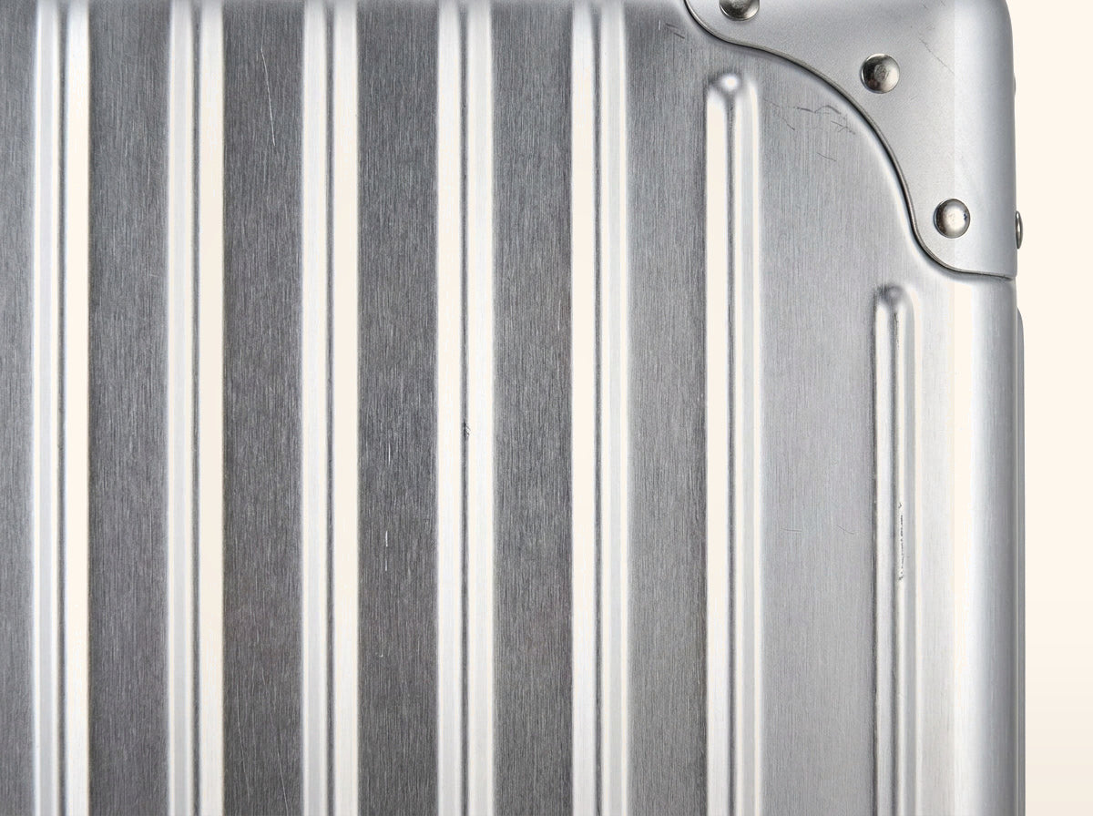 THE HELVET Alpine Classic — Aluminiumsskal detail